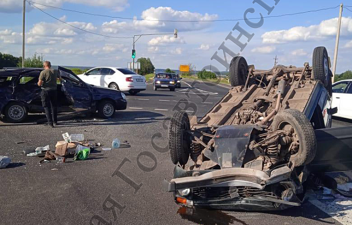 Женщина попала в больницу после столкновения «Нивы» и «Лады» в Ленинском районе Тулы