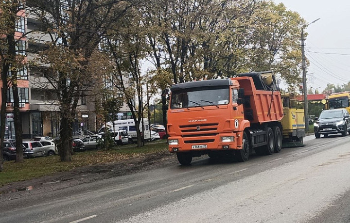 С тульских улиц за сутки убрали 28 кубометров смета
