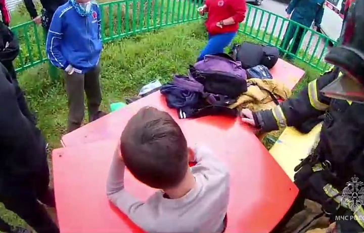 Ребенок застрял в игровом оборудовании на детской площадке в Новомосковске