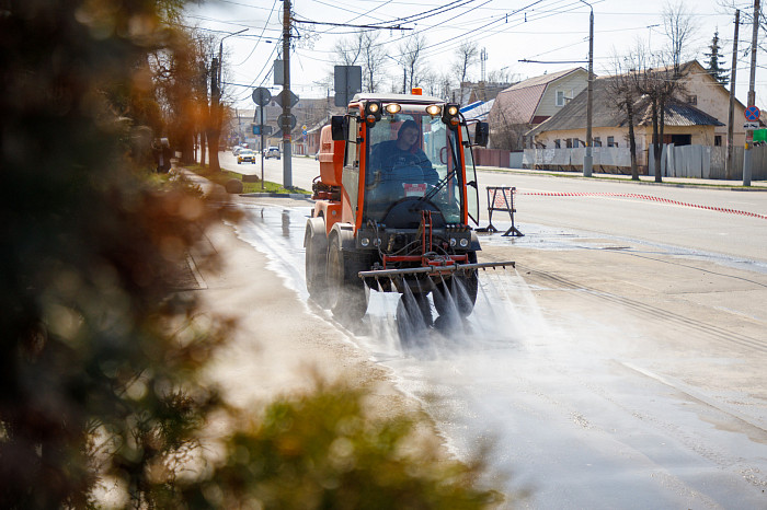 Тульские улицы планируют привести в порядок до 1 мая: администрация проверила ход ежедневных работ по уборке города