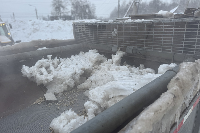 В Туле плавят снег, который засыпал город во время циклона Фрэнсис