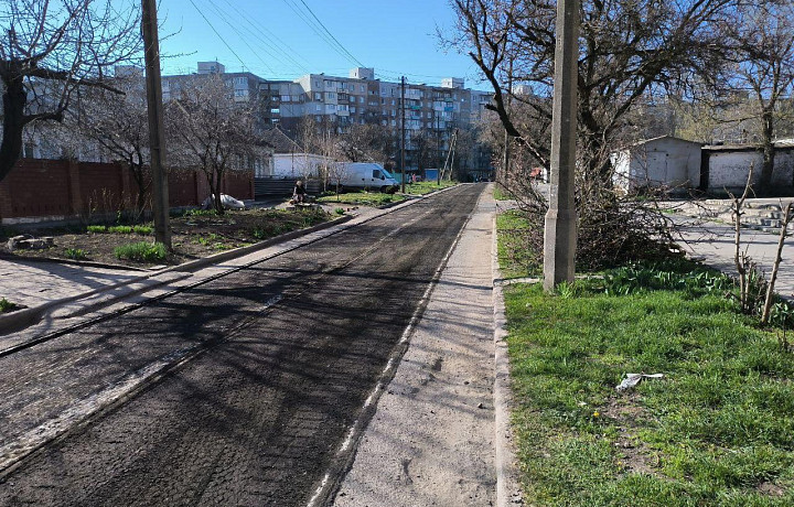 Тульские дорожники проводят ямочный ремонт улиц Мариуполя