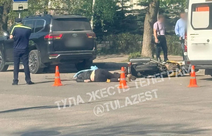 На улице Фрунзе в Туле насмерть сбили мотоциклиста