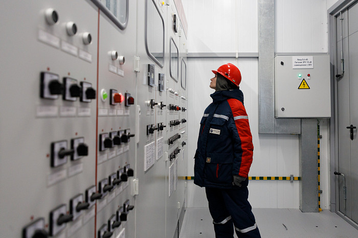 Дюмину и гендиректору «Россетей» Рюмину показали новый питающий центр в Туле