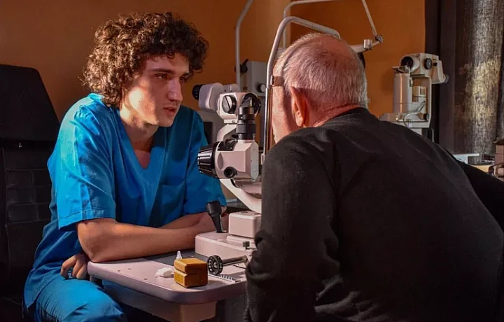 Тульские офтальмологи вернули зрение жителю ДНР