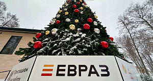 ЕВРАЗ установил елку в центре Новомосковска