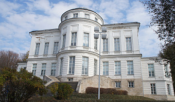 В Богородицком дворце-музее с 12 октября начнут работу две выставки живописи и авторских кукол
