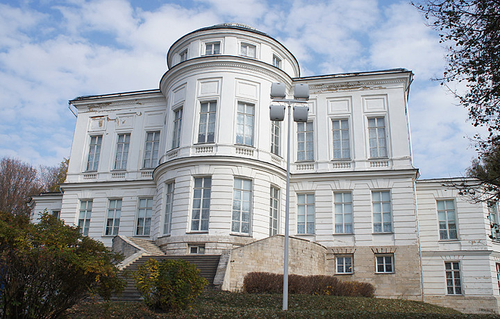 В Богородицком дворце-музее с 12 октября начнут работу две выставки живописи и авторских кукол