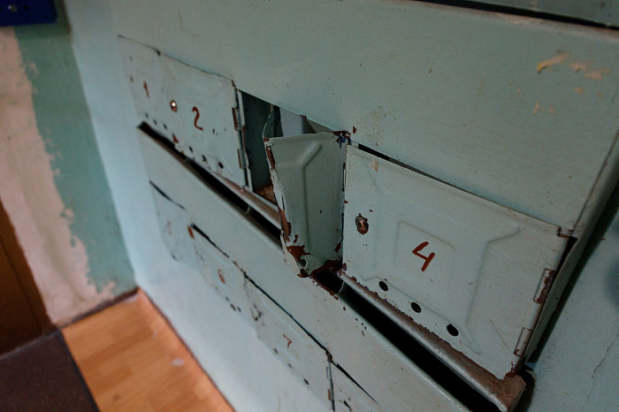 «Все это рухнет людям на голову»: Почему 70-летний разваливающийся деревянный дом по улице Шухова в Туле до сих пор не могут признать аварийным