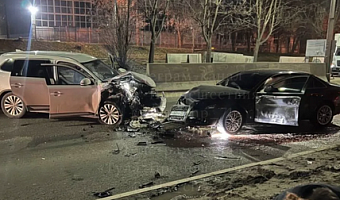 На Рязанской улице в Туле иномарки столкнулись лоб в лоб