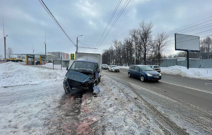 «Газель» столкнулась с автобусом в тульском Заречье