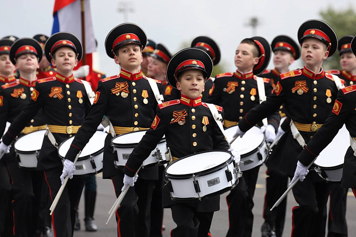 На площади Ленина в Туле прошел Парад Победы: фоторепортаж