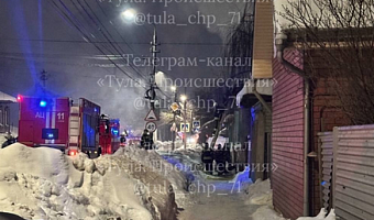 В Туле на Оборонной улице произошел сильный пожар в частном доме