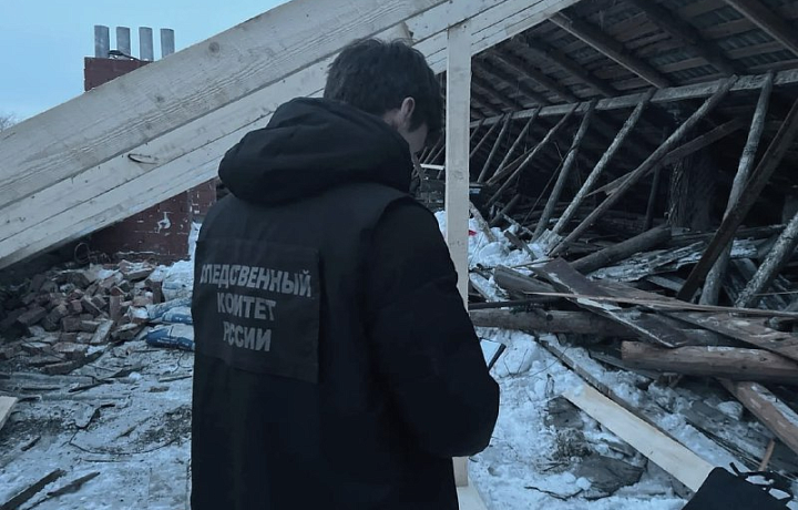 В Донском следователи проверяют обрушение крыши дома на улице Молодцова под тяжестью снега
