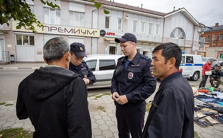 Почти 1,3 тысячи мигрантов не смогли въехать в РФ по решению тульской полиции