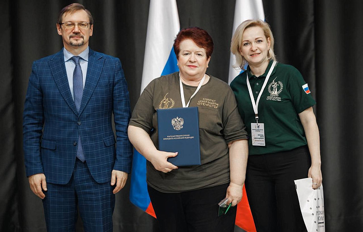 Зампредседателя Общественной палаты Тульской области Галина Фомина получила благодарственное письмо президента России