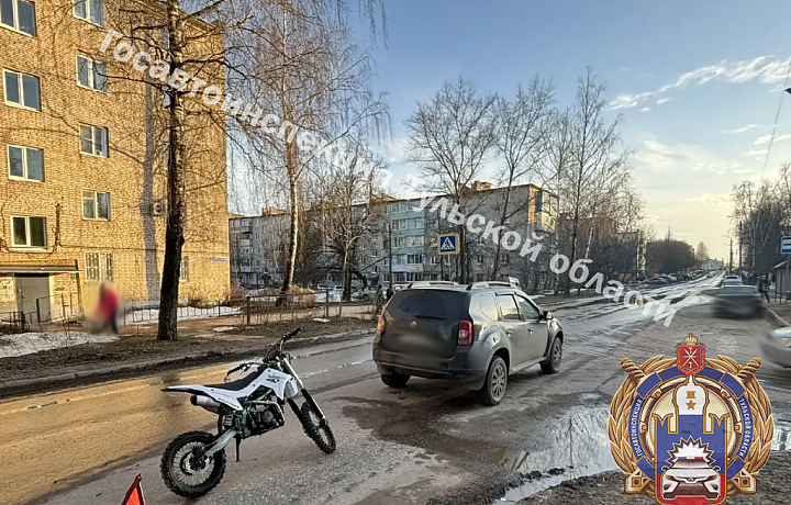 В Щекине мотоциклист врезался в Renault: пострадал ребенок