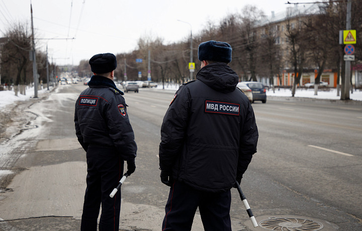 В МВД предложили запретить нелегальным мигрантам садиться за руль в России
