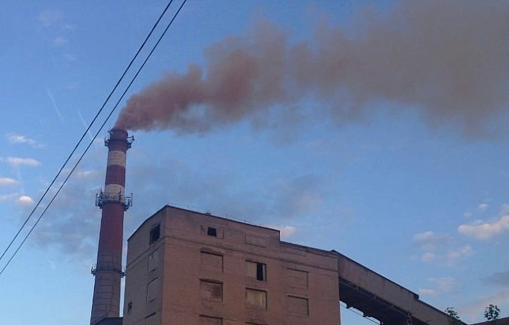 В Новомосковске местные жители массово пожаловались на выбросы огнеупорного завода