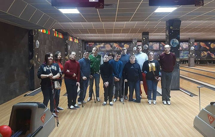 Туляки с ограниченными возможностями здоровья сыграли в боулинг