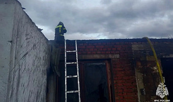 Пожилой мужчина погиб на пожаре в частном доме в Чернском районе
