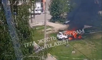 Автомобиль Opel сгорел на улице Кауля в Туле
