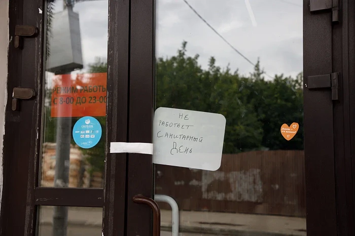 Пустеющая улица Пирогова в Туле: работа без вывесок и патрули ГИБДД