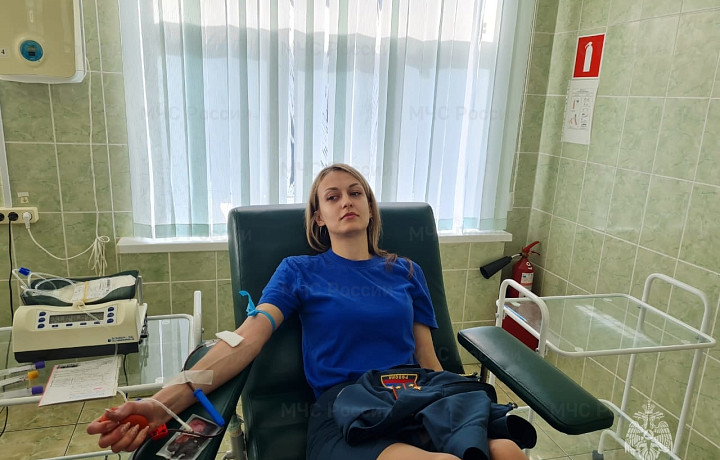 Тульские спасатели сдали донорскую кровь