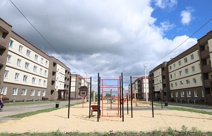 Валерий Шерин осмотрел новые дома для переселенцев в микрорайоне Гипсовый в Новомосковске