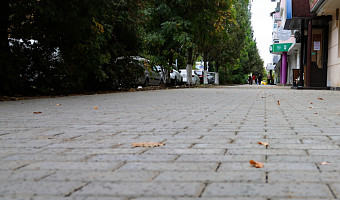 В Новомосковске завершили ремонт тротуаров на улице Комсомольской