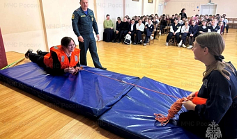 Тульские спасатели рассказали школьникам, как действовать в случае провала под лед