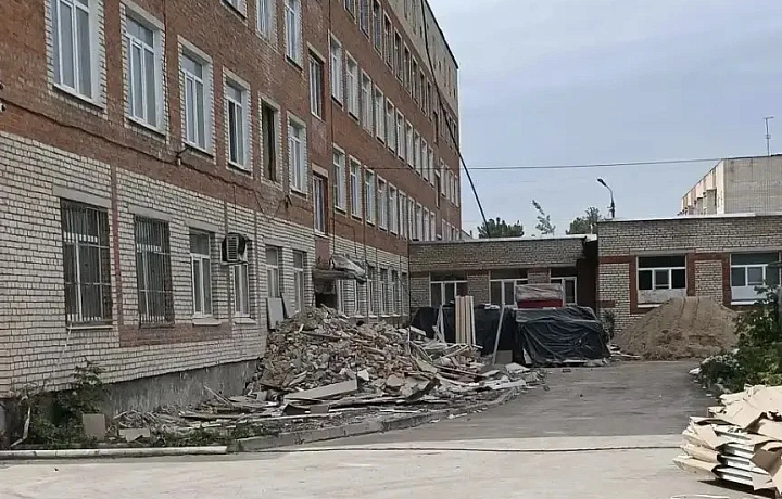 В микрорайоне Центральный Донского ведется капитальный ремонт в поликлинике