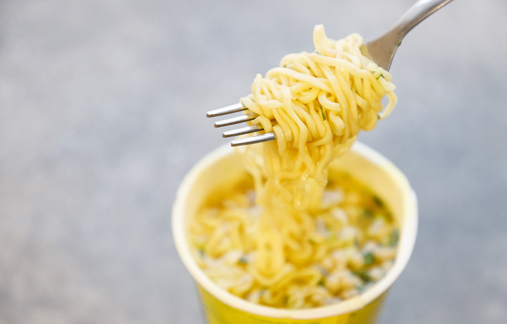 Не вешать лапшу на пищевод: диетолог объяснила, как влияет на организм употребление продуктов быстрого приготовления