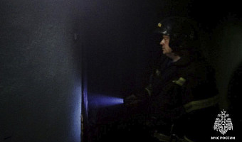 В Донском шесть человек, включая ребенка, эвакуировали из пожара в жилом доме