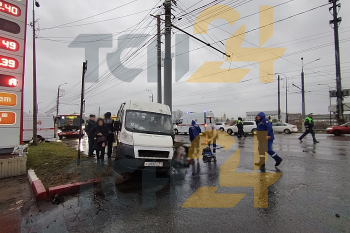 Опубликованы фото с места массового ДТП на Пролетарском мосту в Туле