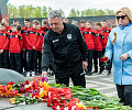 Футболисты «Арсенала» и волейболистки «Тулицы-2» возложили цветы к мемориалу «Защитникам неба Отечества»