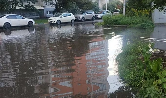 Тулу накрыл тропический ливень: улицы превратились в реки