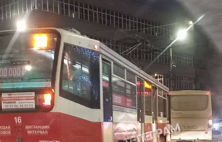 В Туле произошло ДТП с трамваем и автобусом