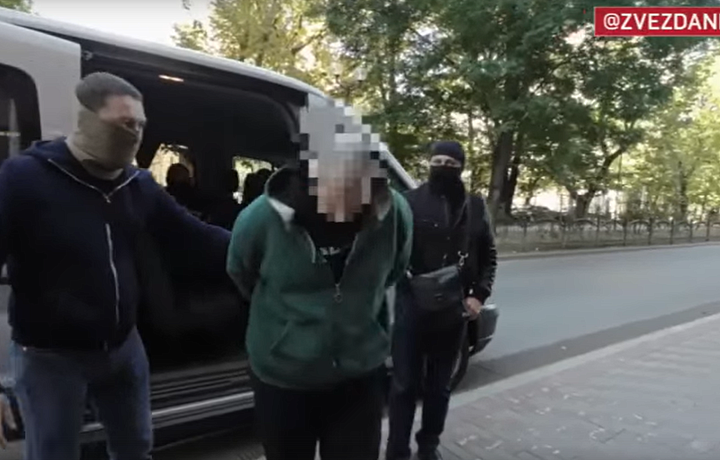 ФСБ задержала в Крыму пособника СБУ, размещавшего тайники с боеприпасами