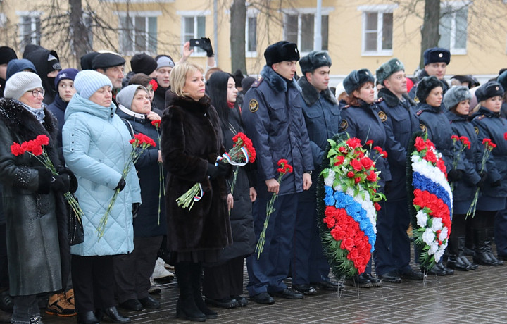 Мэр Тулы приняла участие в митинге у памятника «Тулякам – Героям Советского Союза»