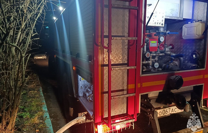 Огнеборцы спасли 12 человек на ночном пожаре в жилой многоэтажке в Туле