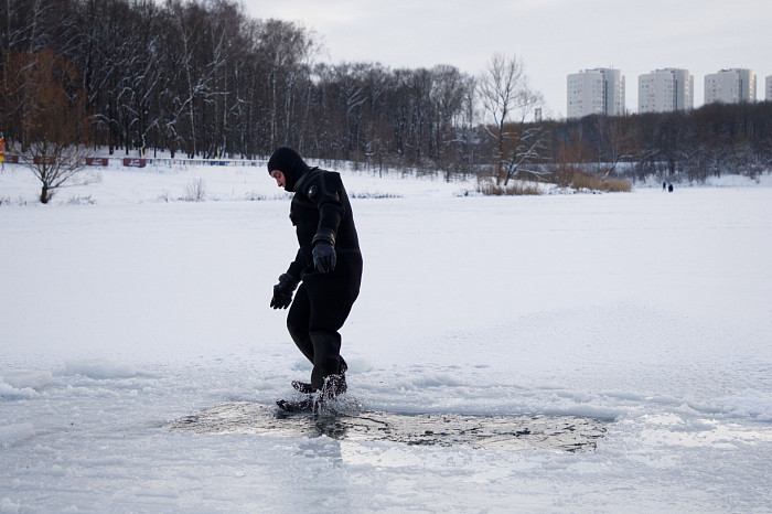 Тульские спасатели провели тренировку по спасению людей из водоемов