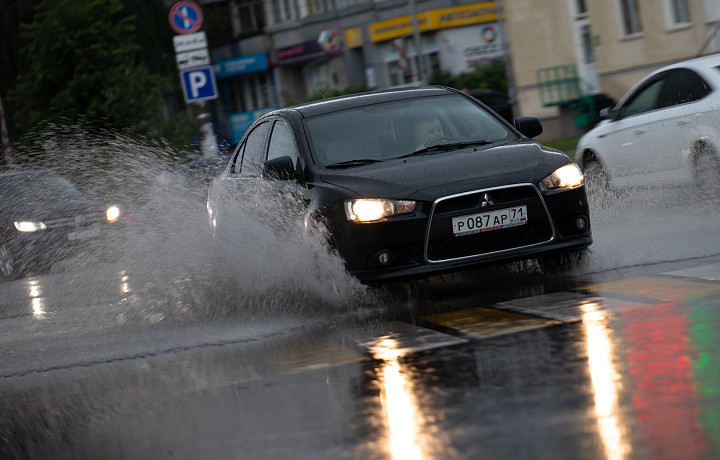 Чтобы дожди не уничтожили кузов: автоэксперт рассказал, как подготовить машину к межсезонью