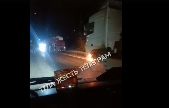 В Тульской области из-за ДТП оказалась перекрыта дорога из Теплого в Волово