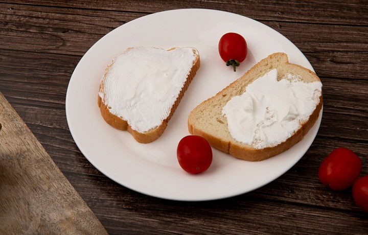 В Киреевском районе производитель сыра искусственно увеличил срок годности продукта