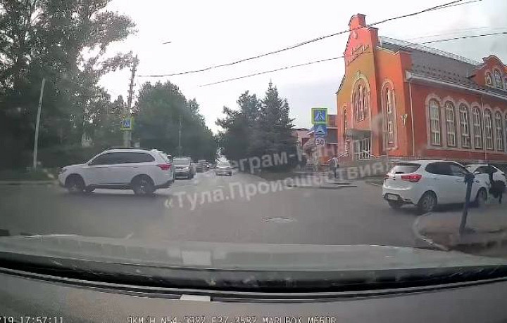 В Туле автомобилист сбил ребенка на электросамокате