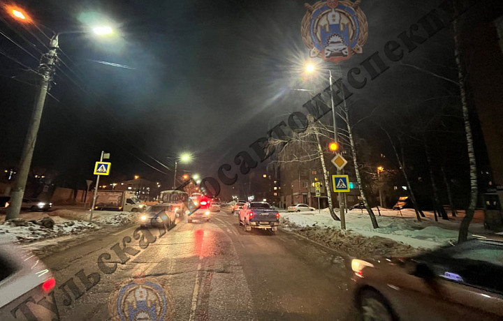 В Туле на улице Баженова автомобиль сбил пешехода