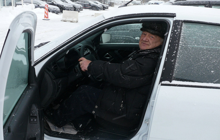 ﻿Пяти пострадавшим на производстве тулякам выдали новые машины
