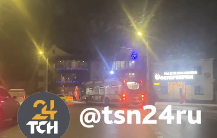 Троллейбусы встали на площади имени 50-й Армии в Туле