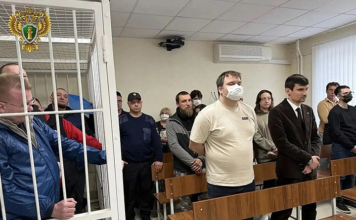 В Тульской области пятерых полицейских осудили за организацию незаконной миграции и взятки